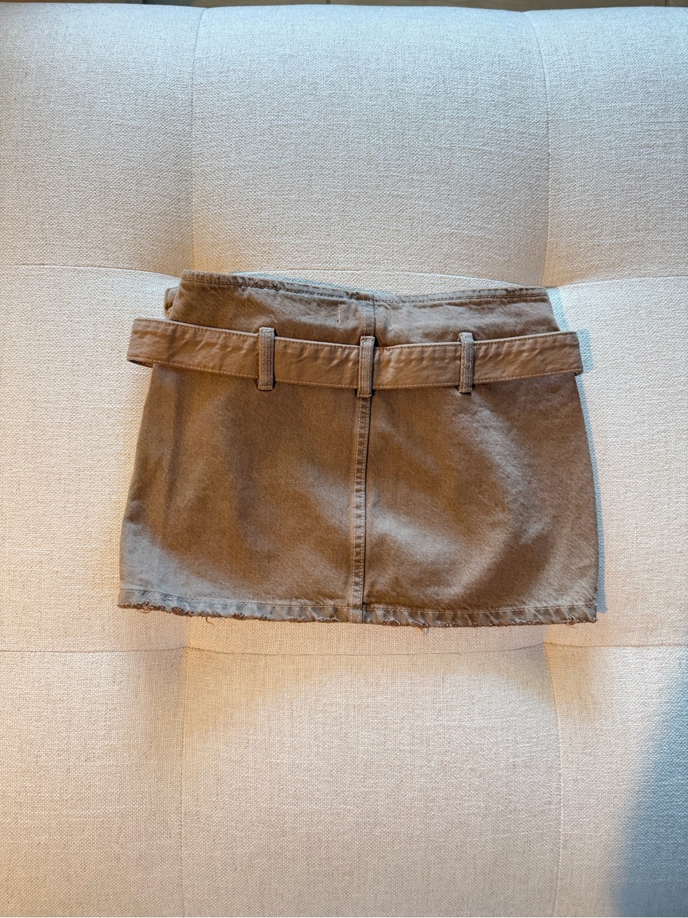 Zara tan canvas mini skirt with silver buckle - Picture 2 of 3